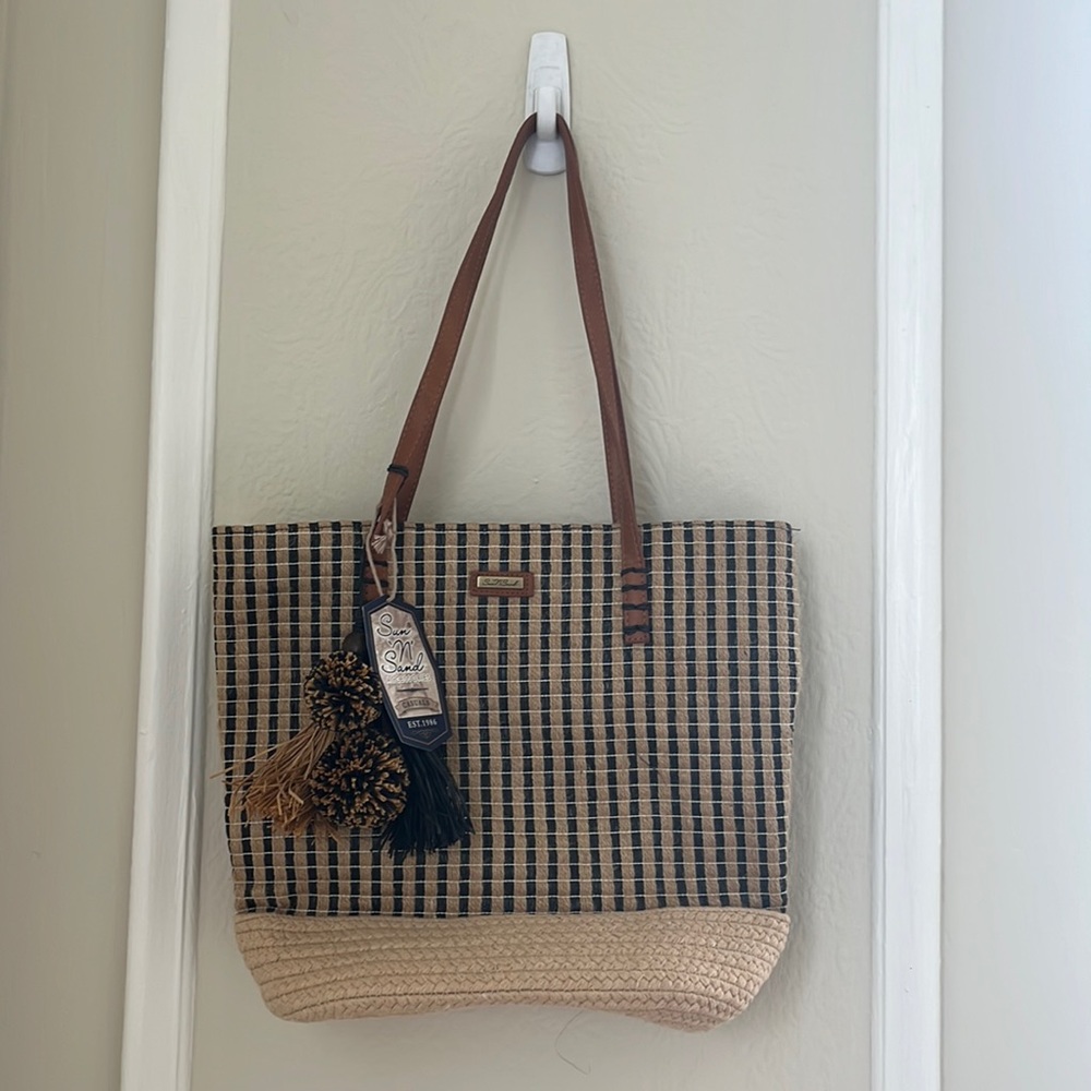 New with tags straw beach tote